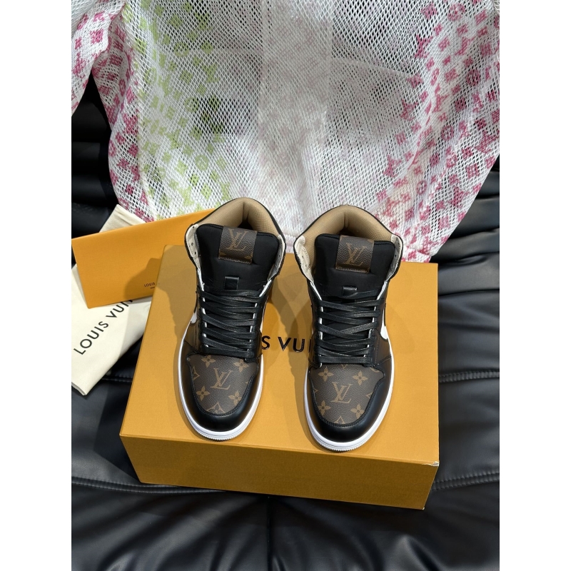 l**is V*t*n sneakers